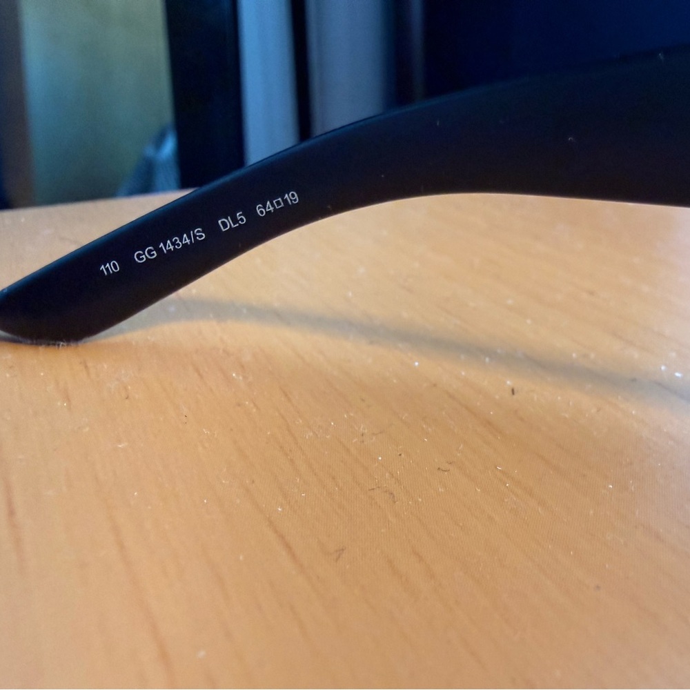 Vintage Y2K Authentic Gucci Matte Black Wrap Sunglasses from the 90’s - Picture 8 of 8